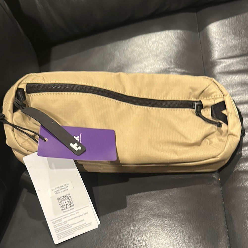 Tomato c 1.5L Sling Bag with RFID Blocking, Crossbody Bag for Men or Women